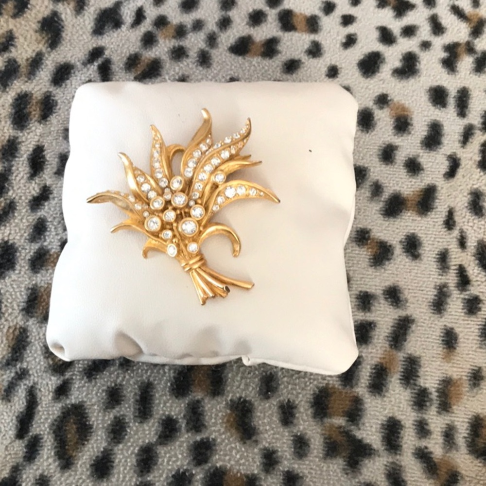 Lapel pin